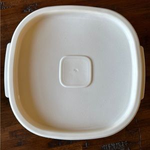Rubbermaid 12 cup storage container